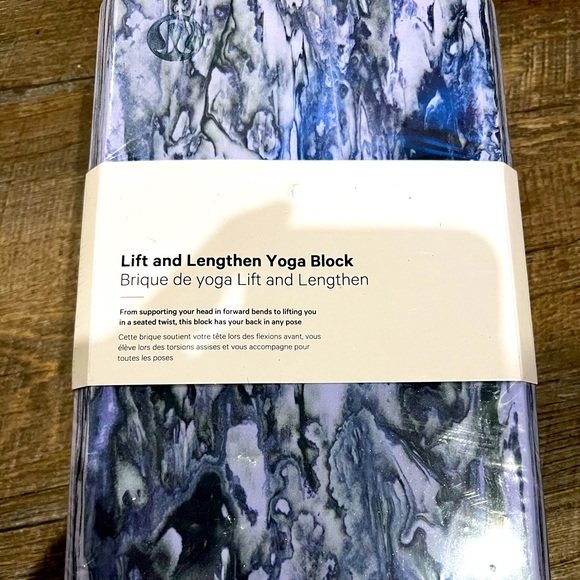 Lululemon lift and lengthen yoga blocks - Picture 1 of 3